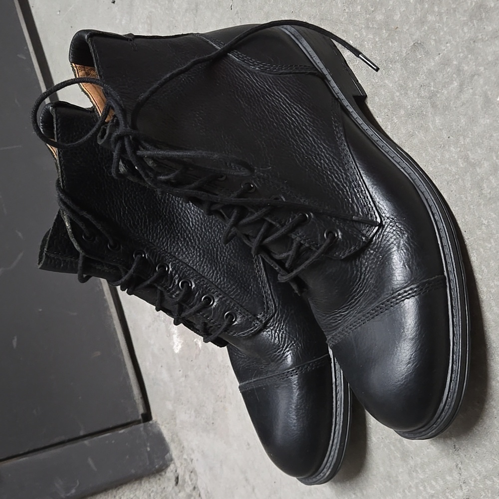 Men's boots mint condition